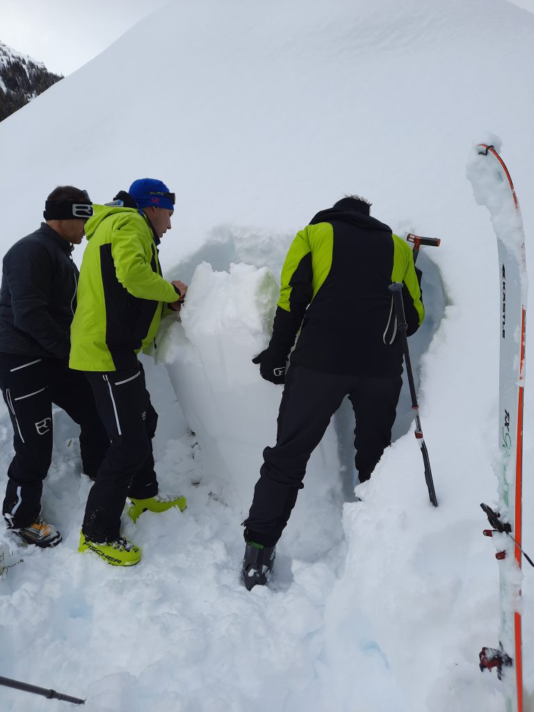 Schneedeckenuntersuchung (c) LO.LA