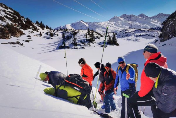 Systematische Schneedeckenuntersuchung mit der LK Arlberg Ost | LO.LA Alpine Safety Management