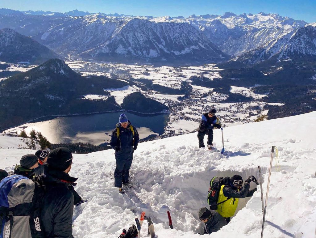 Systematische Schneedeckenuntersuchung mit der LK Salzkammergut | LO.LA Alpine Safety Management