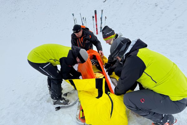Bergesituation – Abtransport einer verletzten Person. | © LO.LA