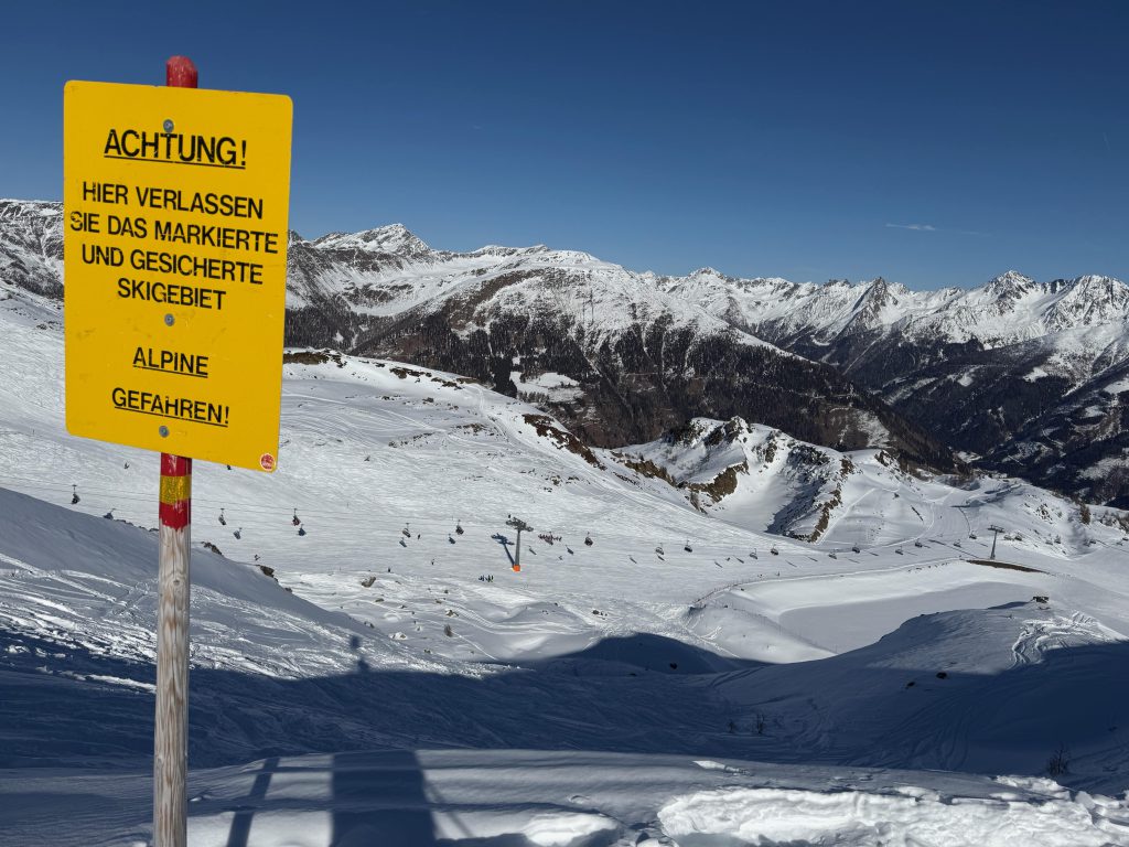 Wie jedes Jahr wird empfWie jedes Jahr wird empfohlen außerhalb der markierten Pisten/Skirouten vorsichtig zu agieren – Skigebiet Sillian-Hochpustertal | © LO.LAohlen außerhalb der markierten Pisten/Skirouten vorsichtig zu agieren – Skigebiet Sillian-Hochpustertal | © LO.LA