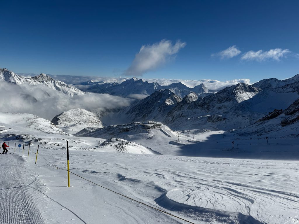 Am Stubaier Gletscher herrscht schon seit einigen Wochen Hochbetrieb. | © LO.LAAm Stubaier Gletscher herrscht schon seit einigen Wochen Hochbetrieb. | © LO.LA
