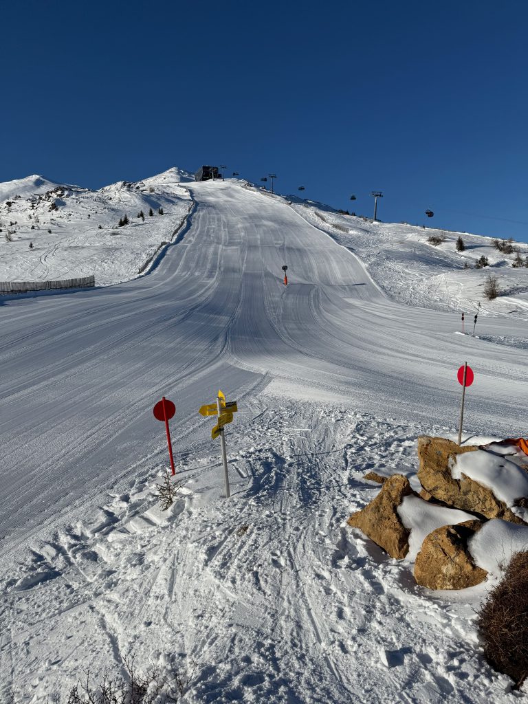 Gerade in den Morgenstunden kann man perfekte Pistenverhältnisse vorfinden, so auch auf der Bergeralm | © LO.LA